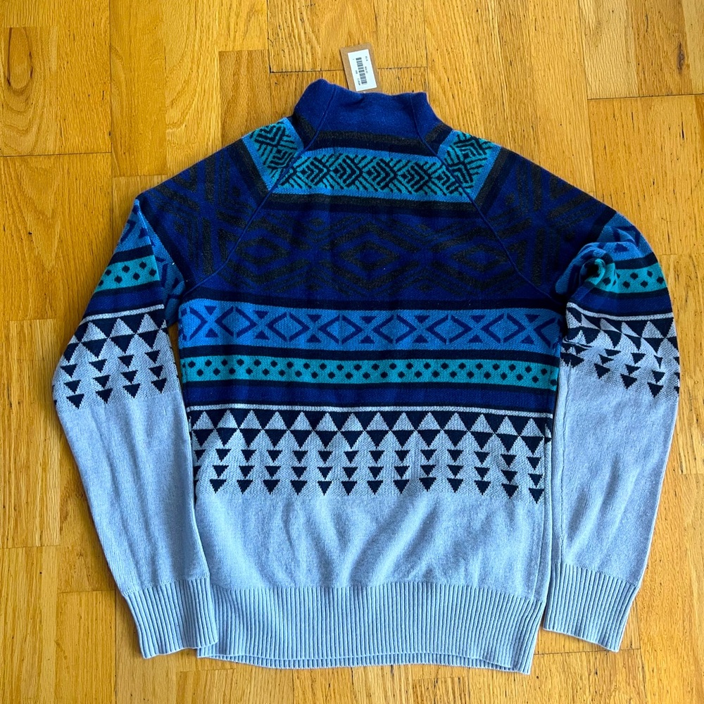 Title nine neck zip mock neck, geometric pattern